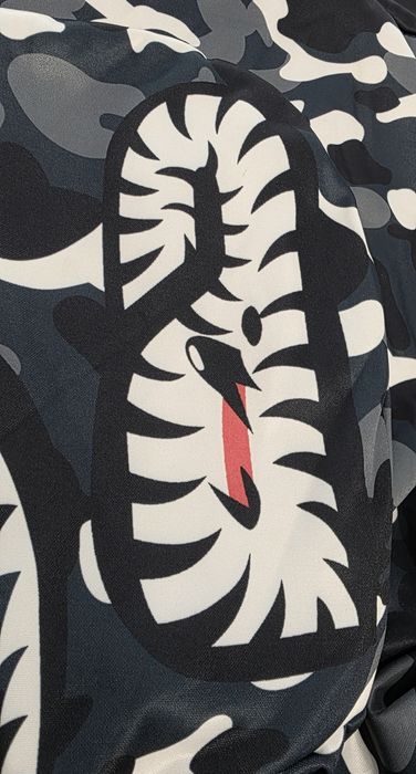 Нови суичъри BAPE Sharkhead