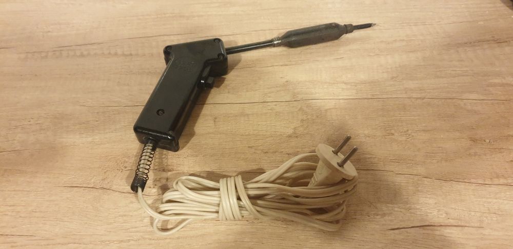 Pistol,ciocan de lipit rusesc