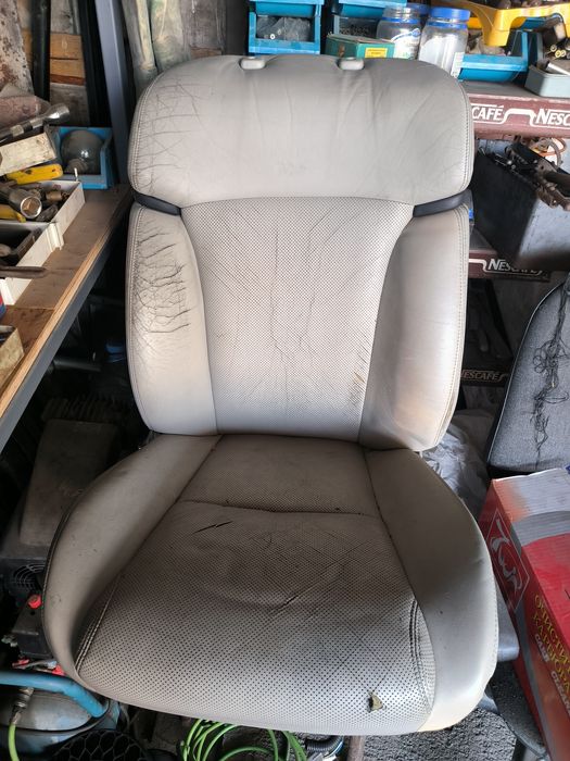 Сиденья передние