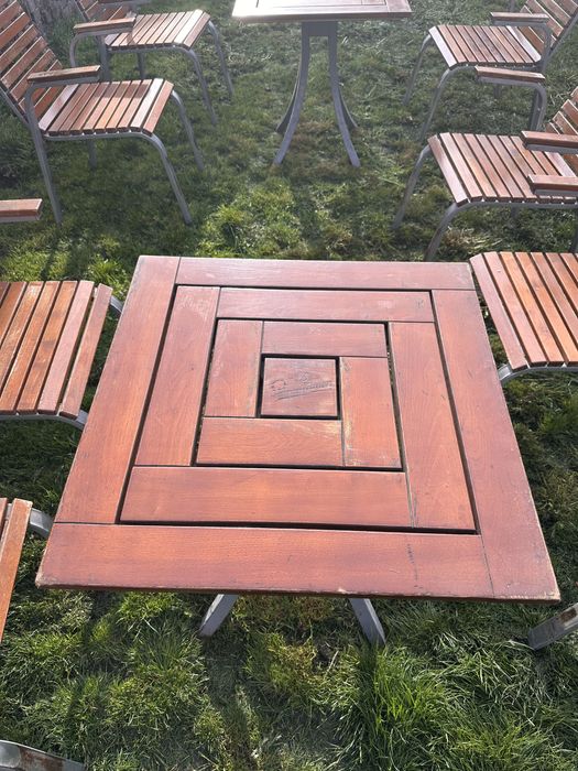 Vand mese de berarie si scaune