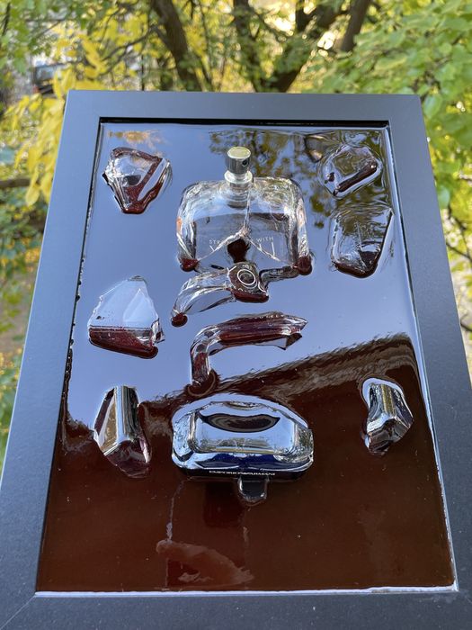 Елегантна рамка със счупен парфюм Strong with you