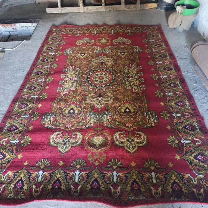Продам ковер в хорошем состоянии