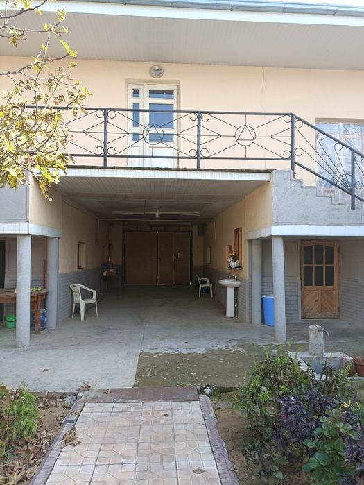 Srochno nazarbek ..uchaska sotiladi 4 yarim sotix