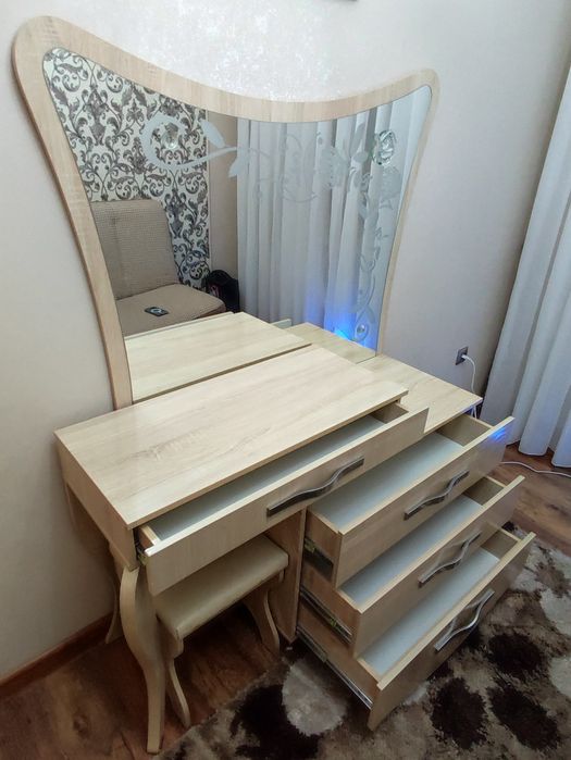 Туалетный столик