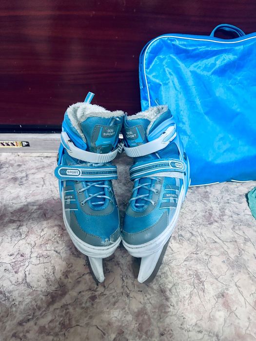 Коньки (бу)  синии меховый