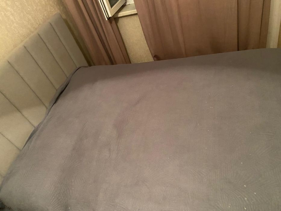Продаеться кровать с матрасом