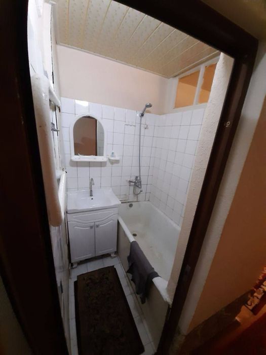 Срочно ижарага берилади 2 хонали 3 этаж 350$ . Адрес Регистон.