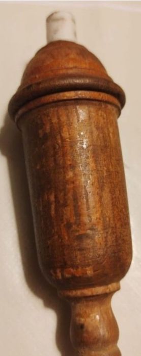 Întrerupător vechi pe fir