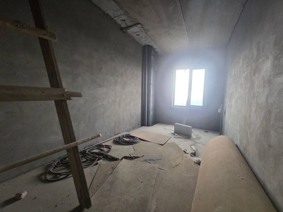 Sayram Avenue Продается 6 комнатная квартира коробка ул.Сайрам