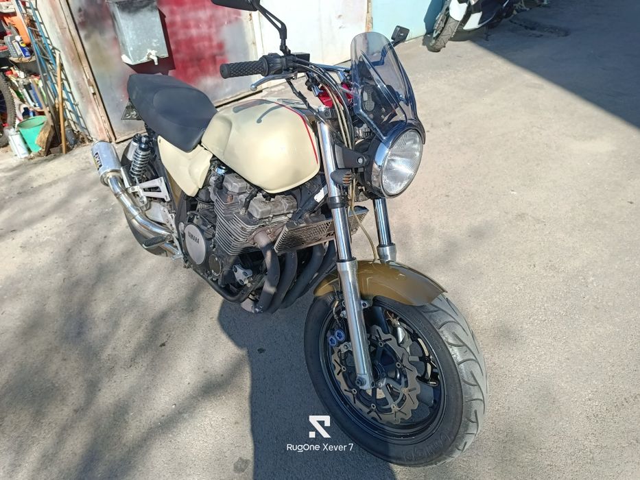 Продавам Yamaha XJR 1200