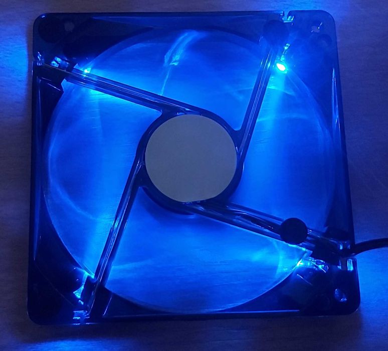 Vand ventilatoare DeepCool,ID-Coolig si Segotep led albastru si rosu