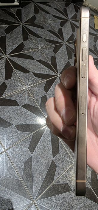 Iphone 16max sotiladi.  Holati ideal. Emkost 100