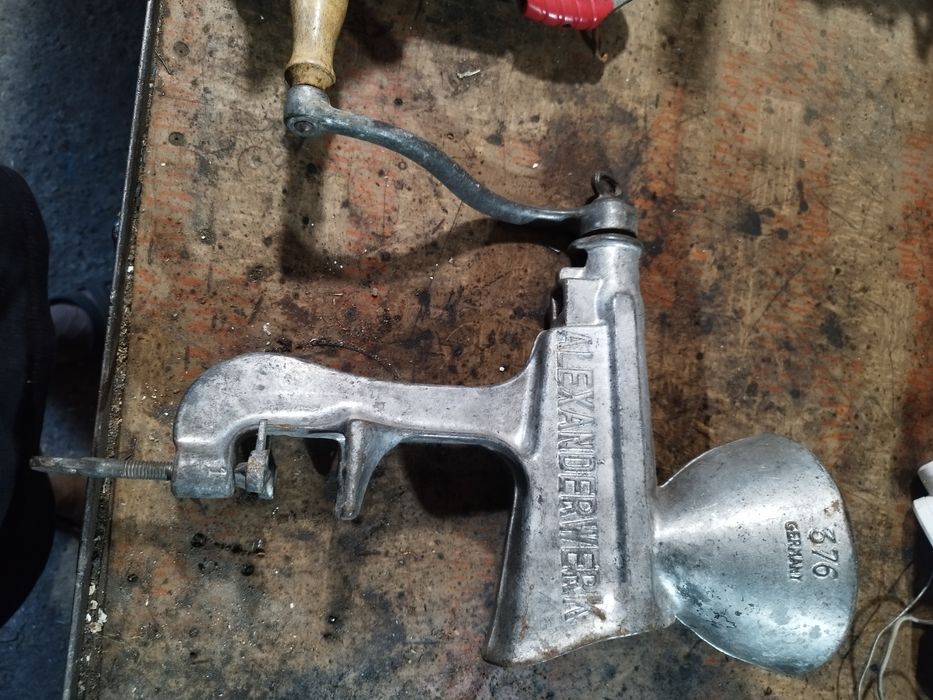 Ретро машина за мелене на домати