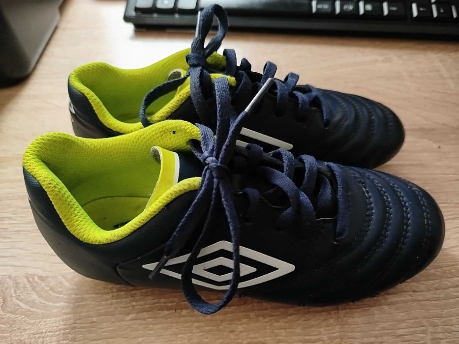 Футболни бутонки Umbro.