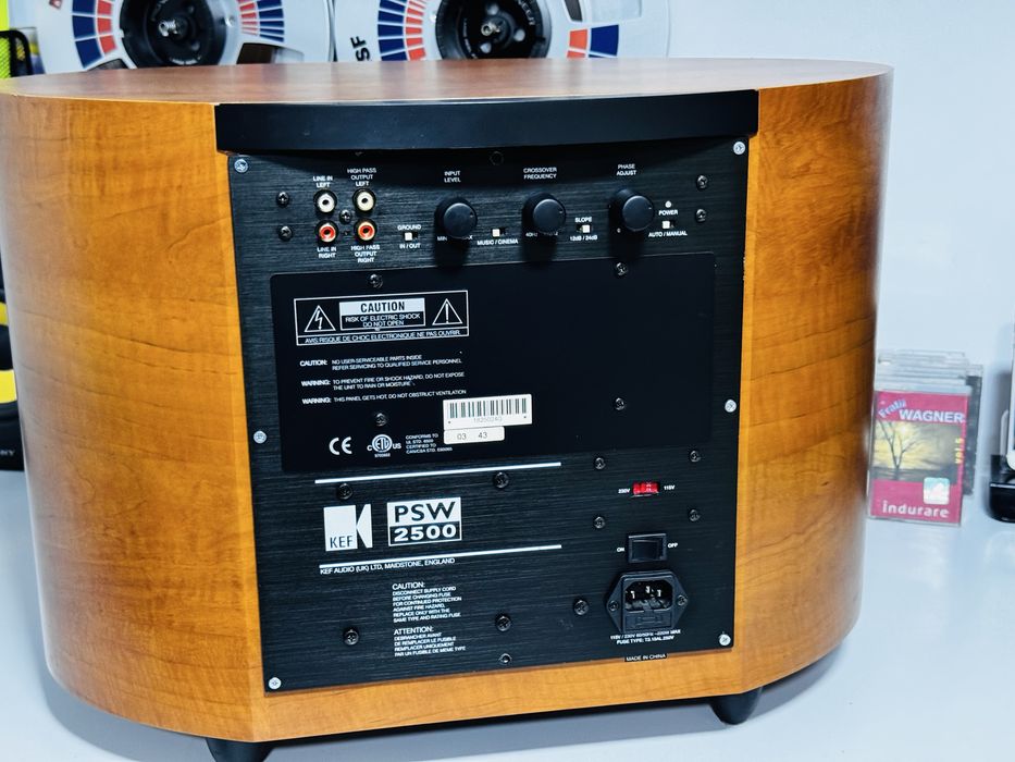 SUBWOOFER activ KEF PSW2500,impecabil estetic,250W RMS,15Hz, 15 kg