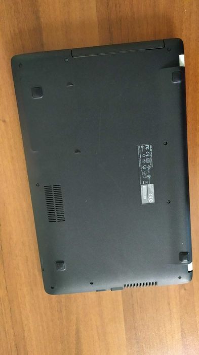 Чудесен Лаптоп ASUS в Отлично състояние отлично работещ 15,6 инча