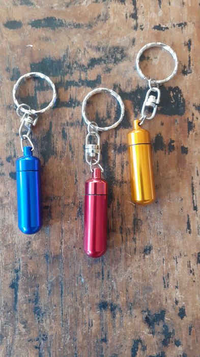 ключодържател контейнер за хапчета и енфие