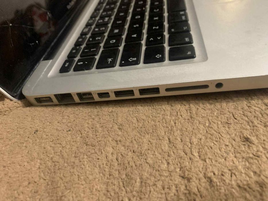 MacBook pro 2015 sau 2014