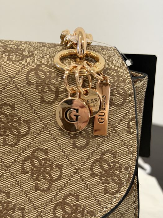 Geanta GUESS bej cu logo mari