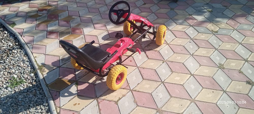 Kart cu pedale si frâna