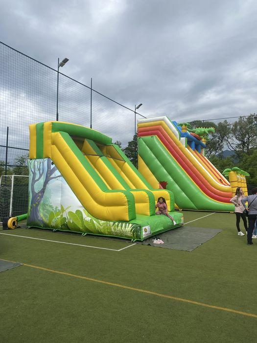 Vând tobogan/topogan gonflabil, fabricat în Italia, PVC