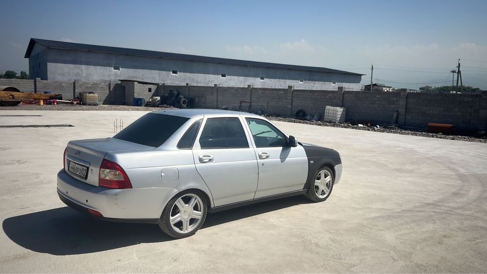 Lada.   priora.