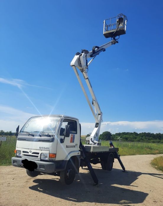 Nacela Prb, iluminat festiv, toaletări pomi, instalații electrice