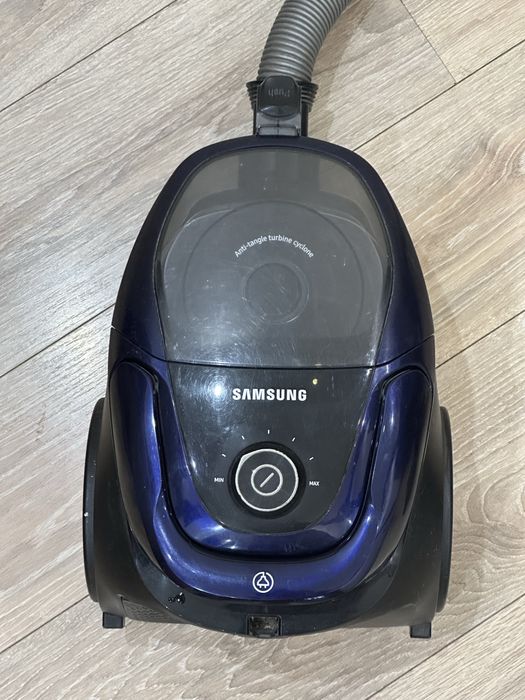 Пылесос Samsung SC18M3120VB
