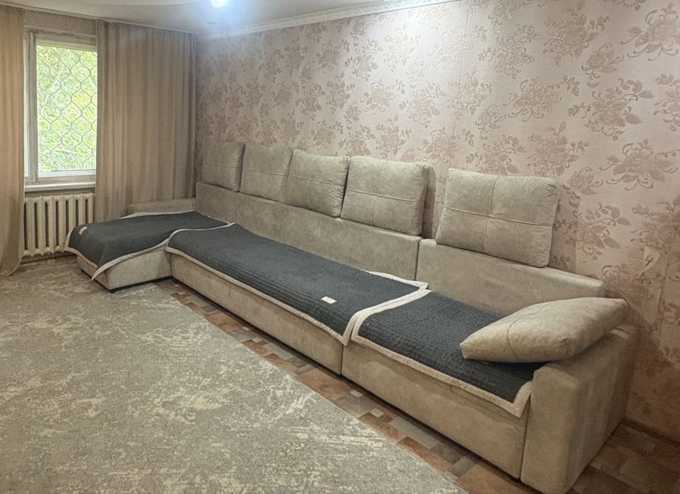 Продам диван в хорошем состоянии  4 метра