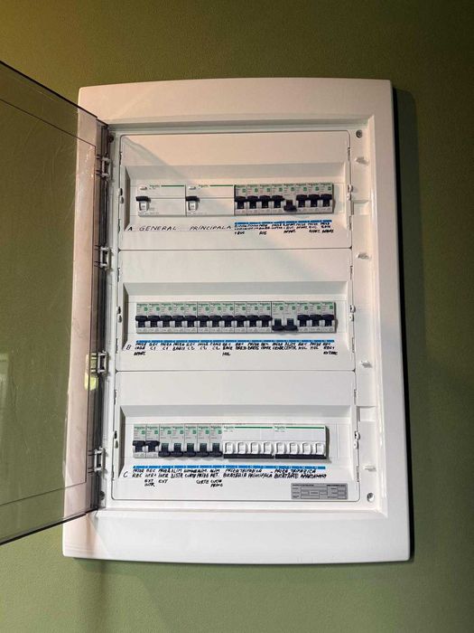 Electrician autorizat [24/7]