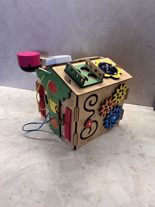 Бизиборд в хорошем состоянии