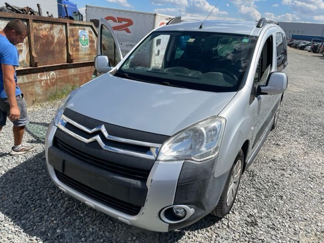 Dezmembrez Citroen Berlingo 1.6 HDI