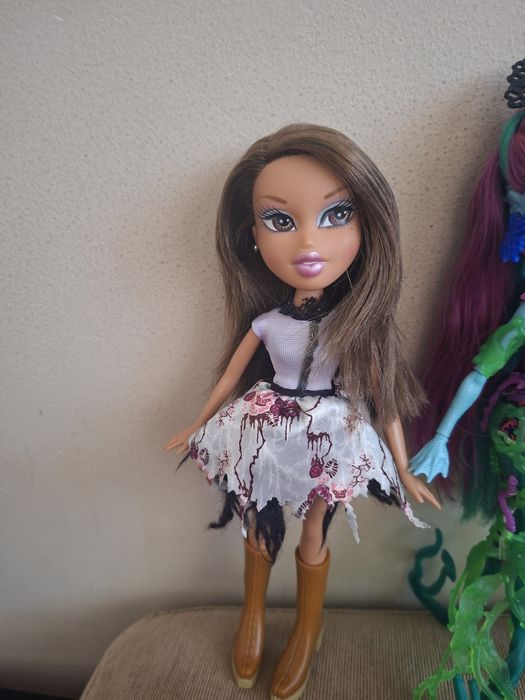 Monster High , Bratz , Rainbow High Кукли + лот дрехи