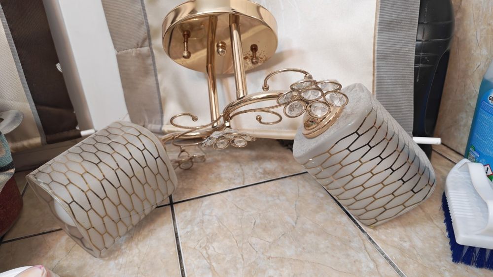 Продам люстру  за 2000