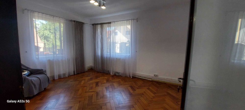 Spatiu comercial la casa, curte proprie, Florilor