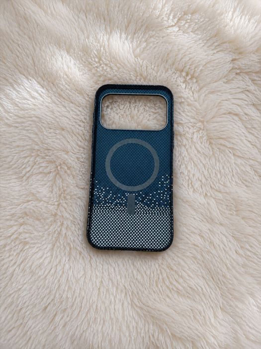 Чехол карбоновый с magsafe  + Guess для  iPhone 17 pro max