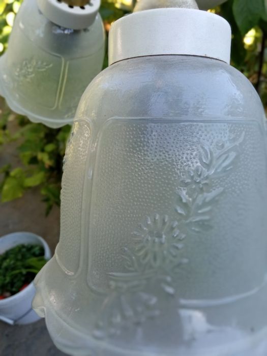 Продам люстру (стеклянные плафоны)