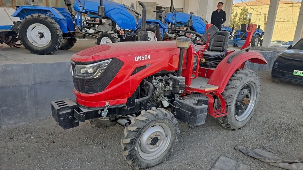 DN504 Traktor sotiladi 2025