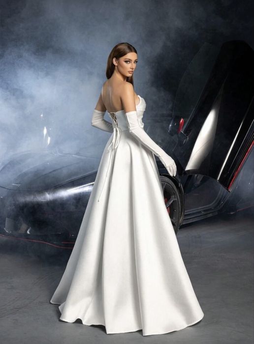 Vând rochii de mireasa