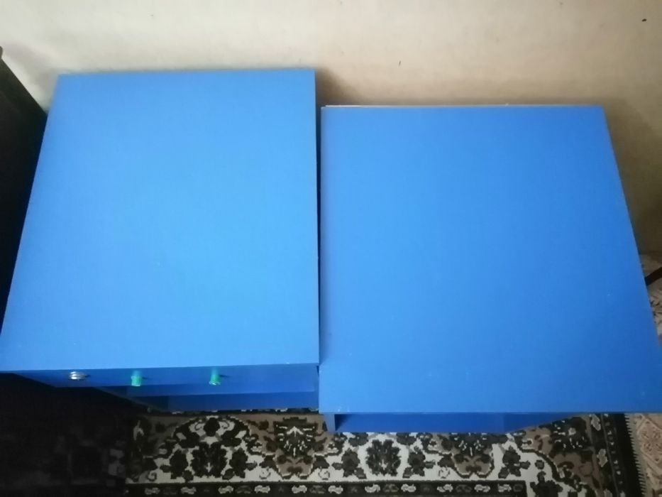 Продам посуду и тумбочки синие