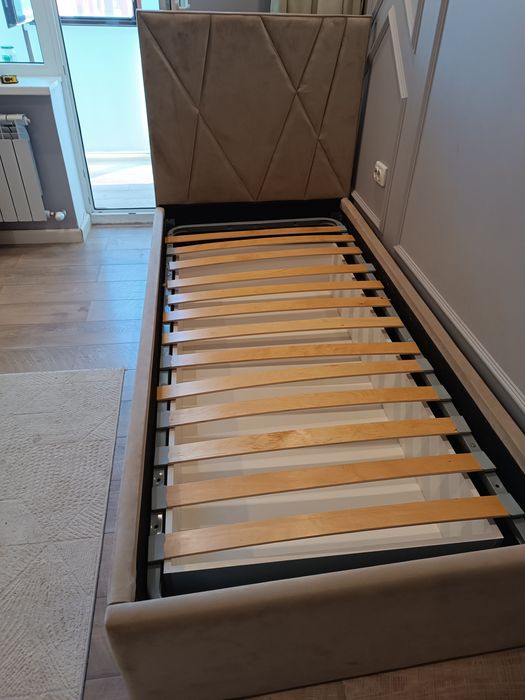 Продам кровать с матрасом