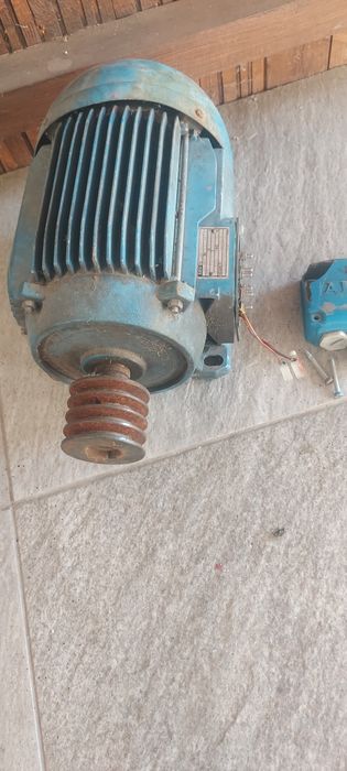 Motor electric 220/380 3kw AEG 1380 rotații pe minut 500 lei