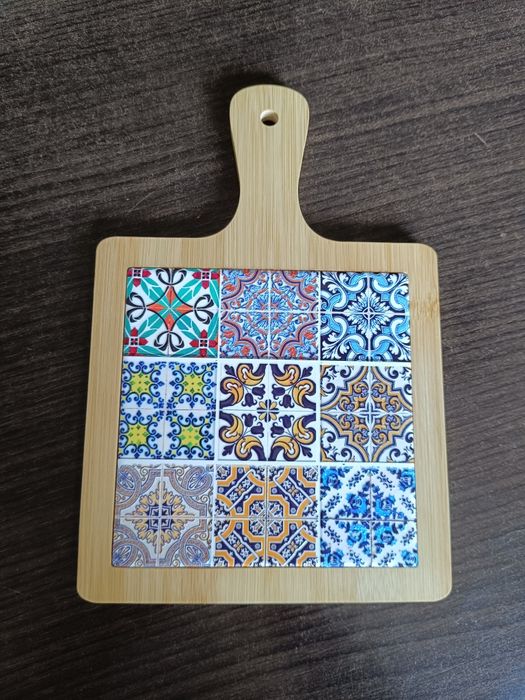 Fund de lemn practic și decorativ