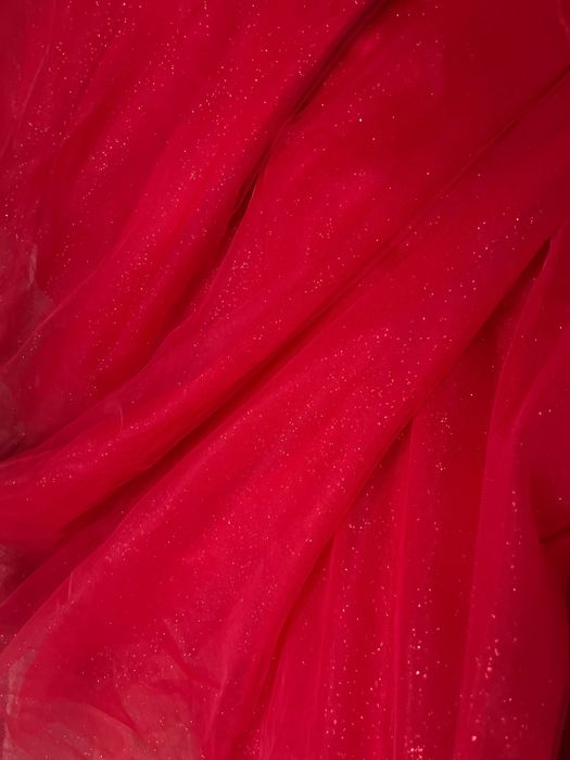 Червена бална рокля