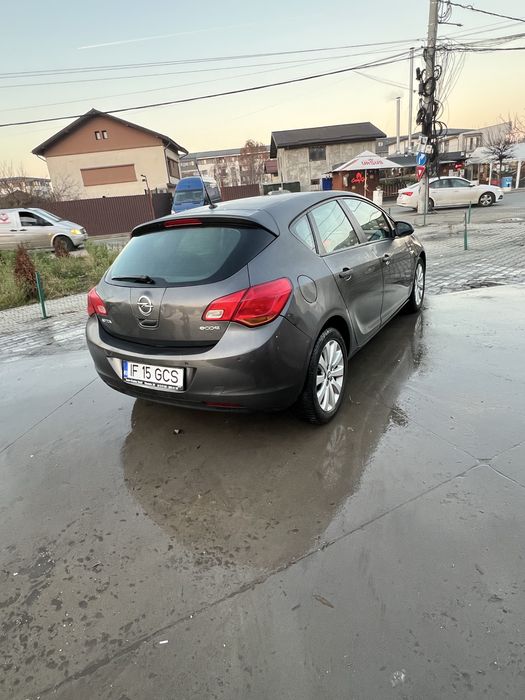 Opel  Astra J An 2012
