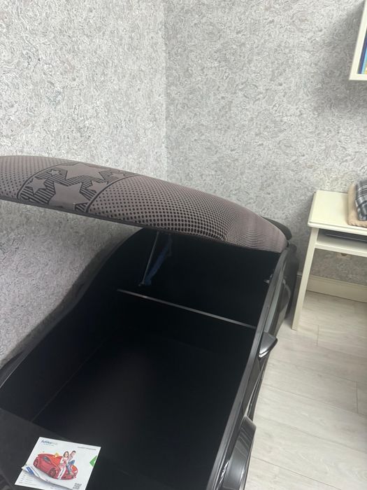 детская кровать, черного цвета