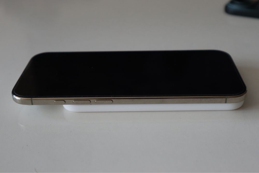 iPhone Air 256 GB Light  Gold+ Оригинален Apple MagSafe Battery Pack – В гаранция