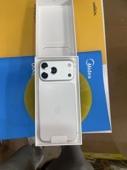 Iphone 17 Pro Max silver