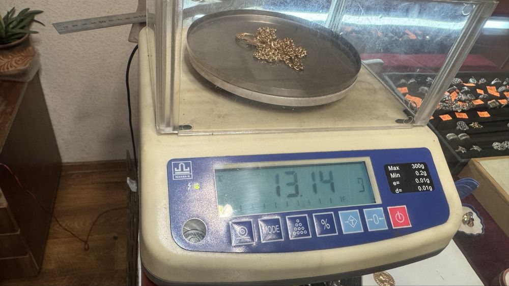 Золотая цепочка с кулоном