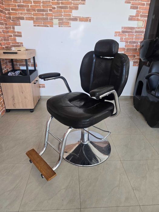 Бръснарски стол почти нов